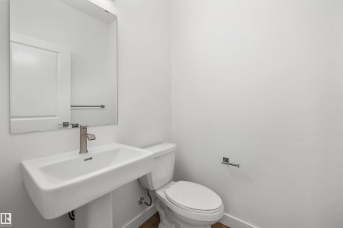 19051 20 Avenue Nw, Edmonton, AB - Indoor Photo Showing Bathroom