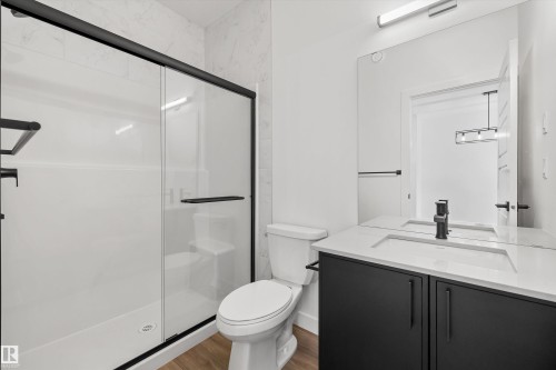 20820 40 Avenue Nw, Edmonton, AB - Indoor Photo Showing Bathroom