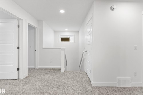 913 19 Avenue Nw, Edmonton, AB - Indoor Photo Showing Other Room