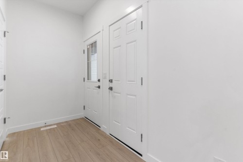 913 19 Avenue Nw, Edmonton, AB - Indoor Photo Showing Other Room