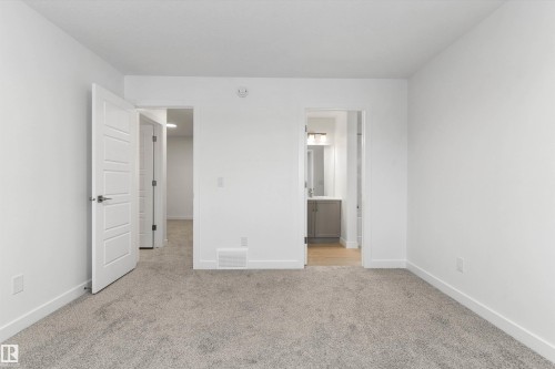 913 19 Avenue Nw, Edmonton, AB - Indoor
