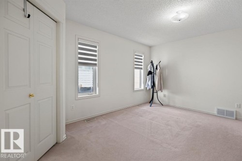 Neutral wall tones with soft carpeting - 1046 Jones Crescent Nw, Edmonton, AB - Indoor Photo Showing Other Room