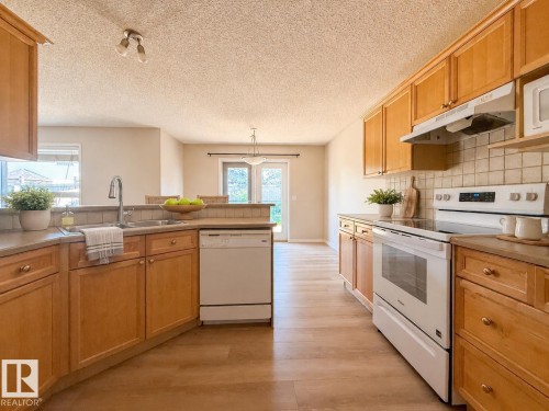 976 Rutherford Road Sw, Edmonton, AB - Indoor Photo Showing Kitchen
