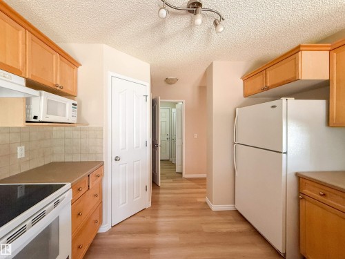 976 Rutherford Road Sw, Edmonton, AB - Indoor Photo Showing Kitchen