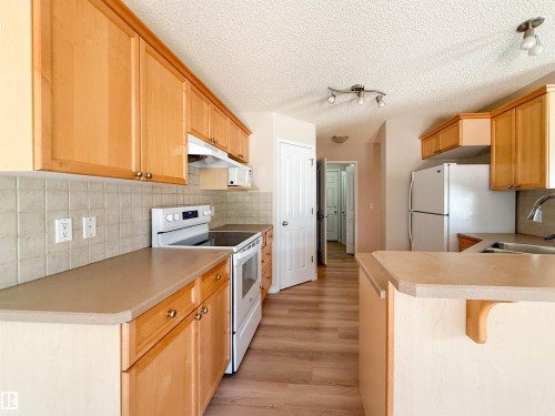 976 Rutherford Road Sw, Edmonton, AB - Indoor Photo Showing Kitchen