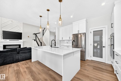 38 Avonlea Way, Spruce Grove, AB - Indoor Photo Showing Kitchen With Upgraded Kitchen