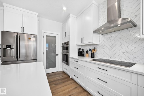 38 Avonlea Way, Spruce Grove, AB - Indoor Photo Showing Kitchen With Upgraded Kitchen