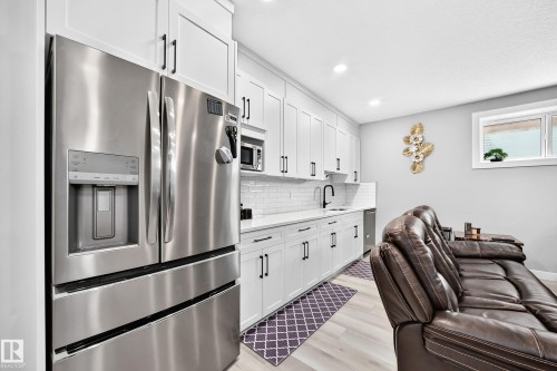 38 Avonlea Way, Spruce Grove, AB - Indoor Photo Showing Kitchen