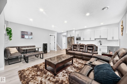 38 Avonlea Way, Spruce Grove, AB - Indoor Photo Showing Living Room