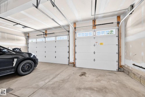 38 Avonlea Way, Spruce Grove, AB - Indoor Photo Showing Garage