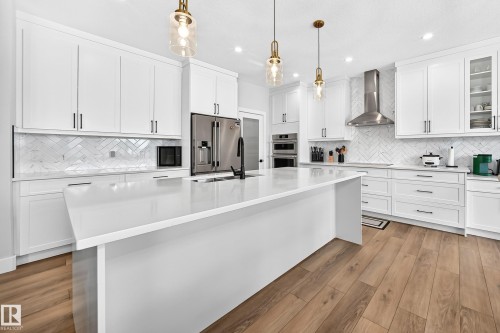 38 Avonlea Way, Spruce Grove, AB - Indoor Photo Showing Kitchen With Upgraded Kitchen