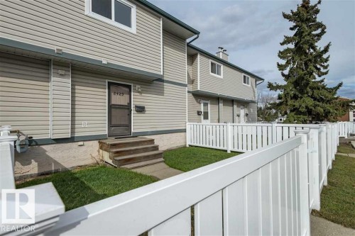 8427 29 Avenue NW  Edmonton, AB T6K 3M8
