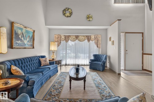 18132 78 Avenue Nw, Edmonton, AB - Indoor Photo Showing Living Room