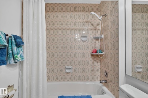 18132 78 Avenue Nw, Edmonton, AB - Indoor Photo Showing Bathroom