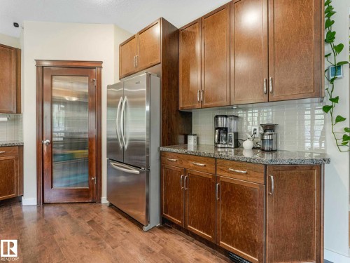 2825 Anderson Place Sw, Edmonton, AB - Indoor Photo Showing Kitchen