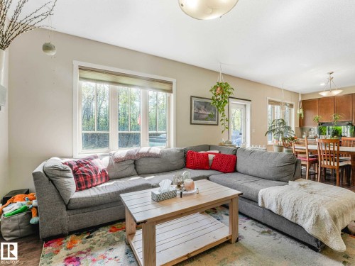 2825 Anderson Place Sw, Edmonton, AB - Indoor Photo Showing Living Room