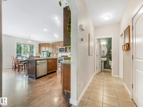 2825 Anderson Place Sw, Edmonton, AB - Indoor Photo Showing Kitchen
