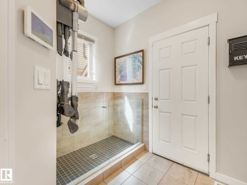 2825 Anderson Place Sw, Edmonton, AB - Indoor Photo Showing Other Room