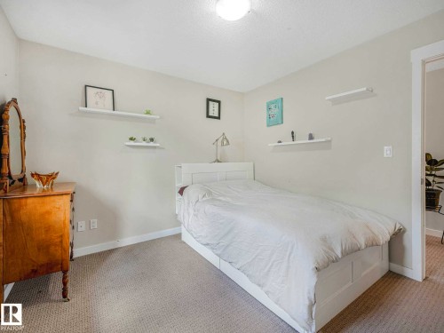2825 Anderson Place Sw, Edmonton, AB - Indoor Photo Showing Bedroom