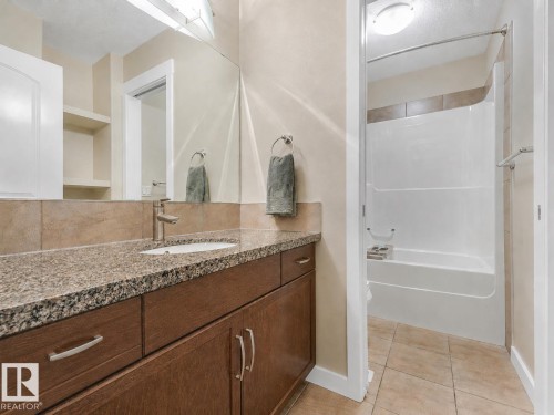 2825 Anderson Place Sw, Edmonton, AB - Indoor Photo Showing Bathroom