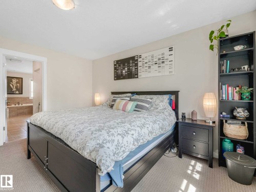 2825 Anderson Place Sw, Edmonton, AB - Indoor Photo Showing Bedroom
