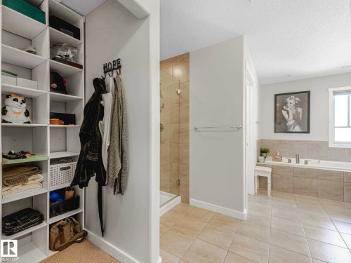2825 Anderson Place Sw, Edmonton, AB - Indoor Photo Showing Bathroom