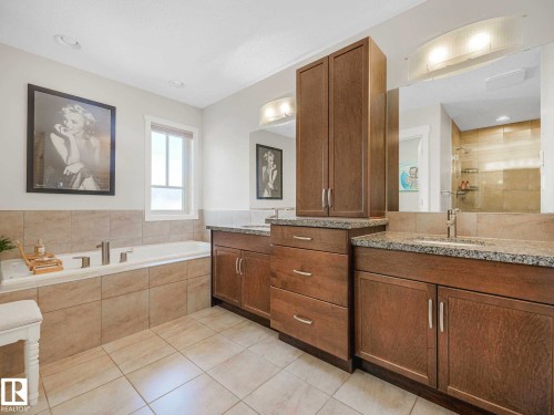 2825 Anderson Place Sw, Edmonton, AB - Indoor Photo Showing Bathroom