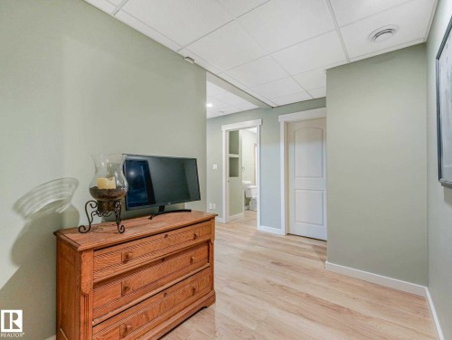 2825 Anderson Place Sw, Edmonton, AB - Indoor Photo Showing Other Room