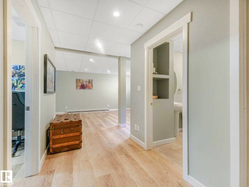 2825 Anderson Place Sw, Edmonton, AB - Indoor Photo Showing Other Room