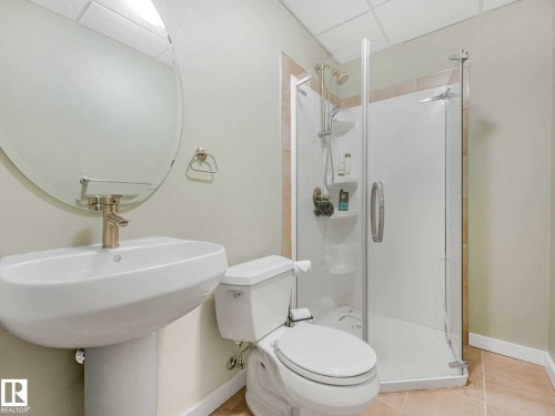 2825 Anderson Place Sw, Edmonton, AB - Indoor Photo Showing Bathroom