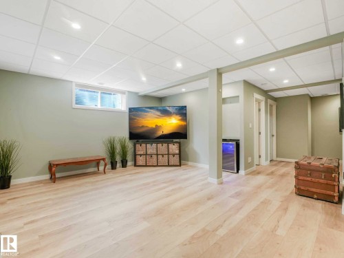 2825 Anderson Place Sw, Edmonton, AB - Indoor Photo Showing Other Room