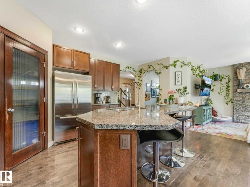 2825 Anderson Place Sw, Edmonton, AB - Indoor Photo Showing Kitchen With Stainless Steel Kitchen