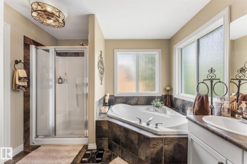 8 Danfield Place, Spruce Grove, AB - Indoor Photo Showing Bathroom
