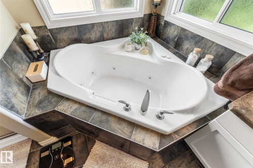 8 Danfield Place, Spruce Grove, AB - Indoor Photo Showing Bathroom