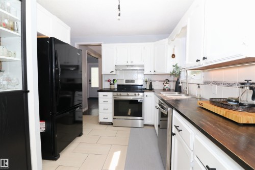8620 79 Street Nw, Edmonton, AB - Indoor Photo Showing Kitchen