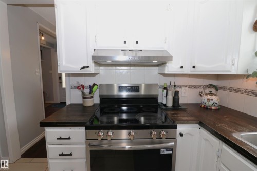 8620 79 Street Nw, Edmonton, AB - Indoor Photo Showing Kitchen
