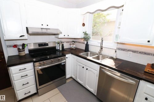 8620 79 Street Nw, Edmonton, AB - Indoor Photo Showing Kitchen With Double Sink