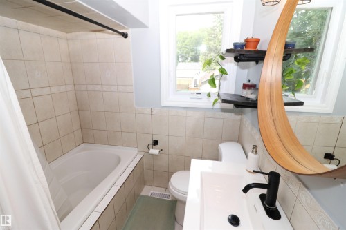 8620 79 Street Nw, Edmonton, AB - Indoor Photo Showing Bathroom