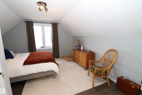 8620 79 Street Nw, Edmonton, AB - Indoor Photo Showing Bedroom
