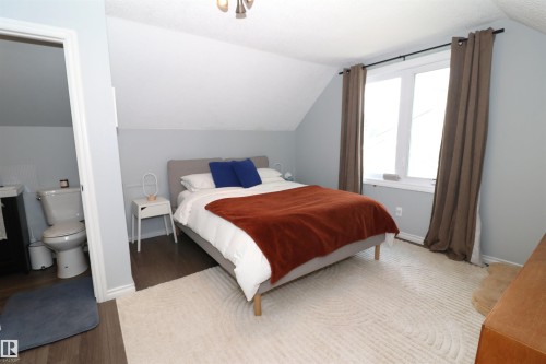 8620 79 Street Nw, Edmonton, AB - Indoor Photo Showing Bedroom