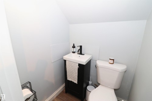 8620 79 Street Nw, Edmonton, AB - Indoor Photo Showing Bathroom