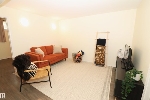 8620 79 Street Nw, Edmonton, AB - Indoor