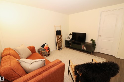 8620 79 Street Nw, Edmonton, AB - Indoor Photo Showing Other Room