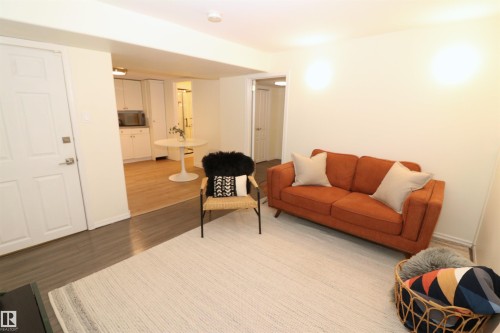 8620 79 Street Nw, Edmonton, AB - Indoor