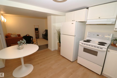 8620 79 Street Nw, Edmonton, AB - Indoor Photo Showing Kitchen