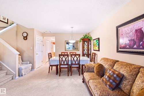 2806 31 Street Nw, Edmonton, AB - Indoor Photo Showing Living Room