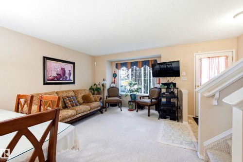 2806 31 Street Nw, Edmonton, AB - Indoor Photo Showing Living Room