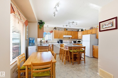 2806 31 Street Nw, Edmonton, AB - Indoor