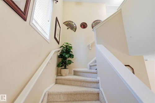 2806 31 Street Nw, Edmonton, AB - Indoor Photo Showing Other Room