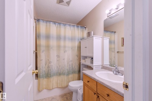 2806 31 Street Nw, Edmonton, AB - Indoor Photo Showing Bathroom